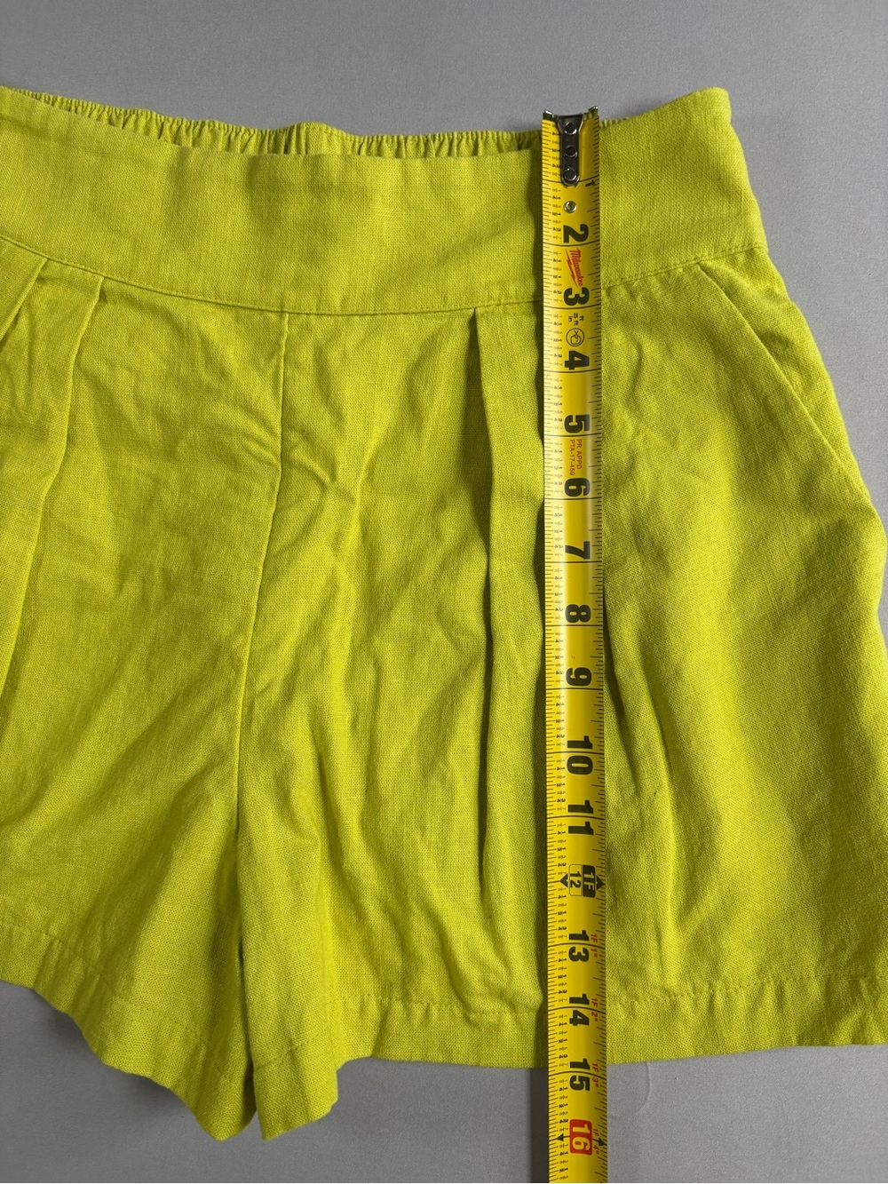 Abercrombie & Fitch Sloane High Waist Pleated Trouser Shorts Chartreuse, M - Picture 5 of 9